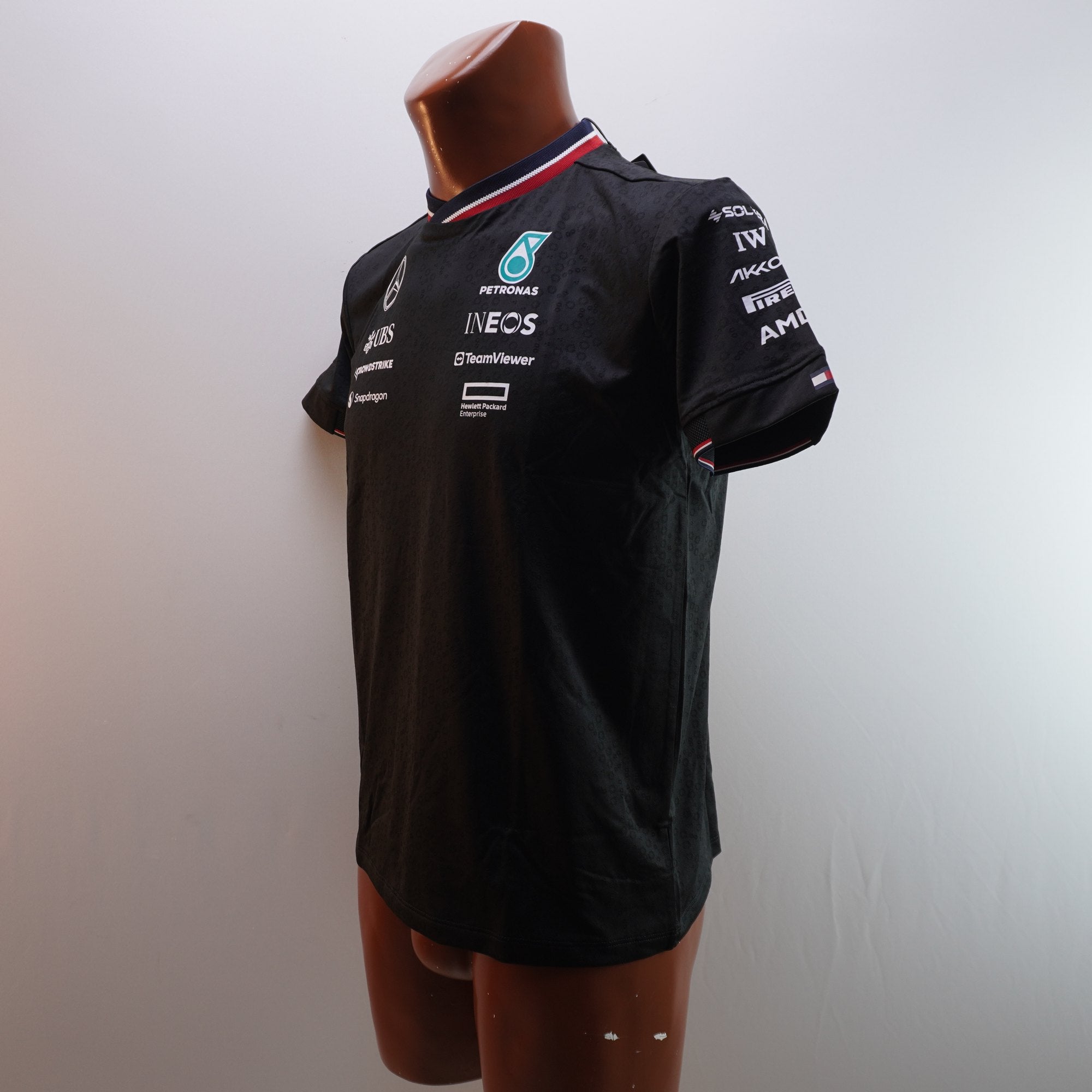 Camiseta de Manga Corta Mercedes para Hombre Usada - Negra, M