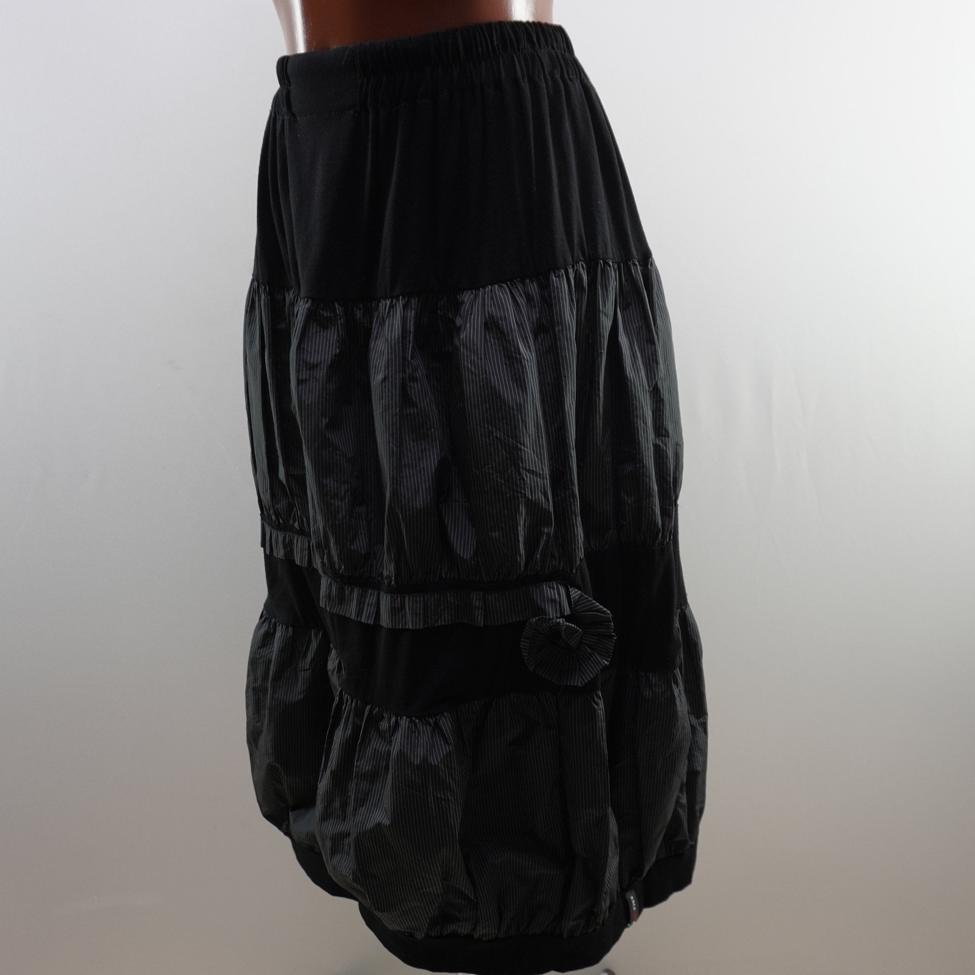 Falda Escalera para Mujer Usada - Negra, XL