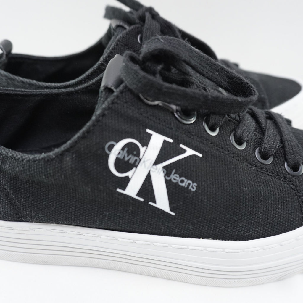 Zapatillas Calvin Klein para Mujer Usadas - Negros, Talla 38