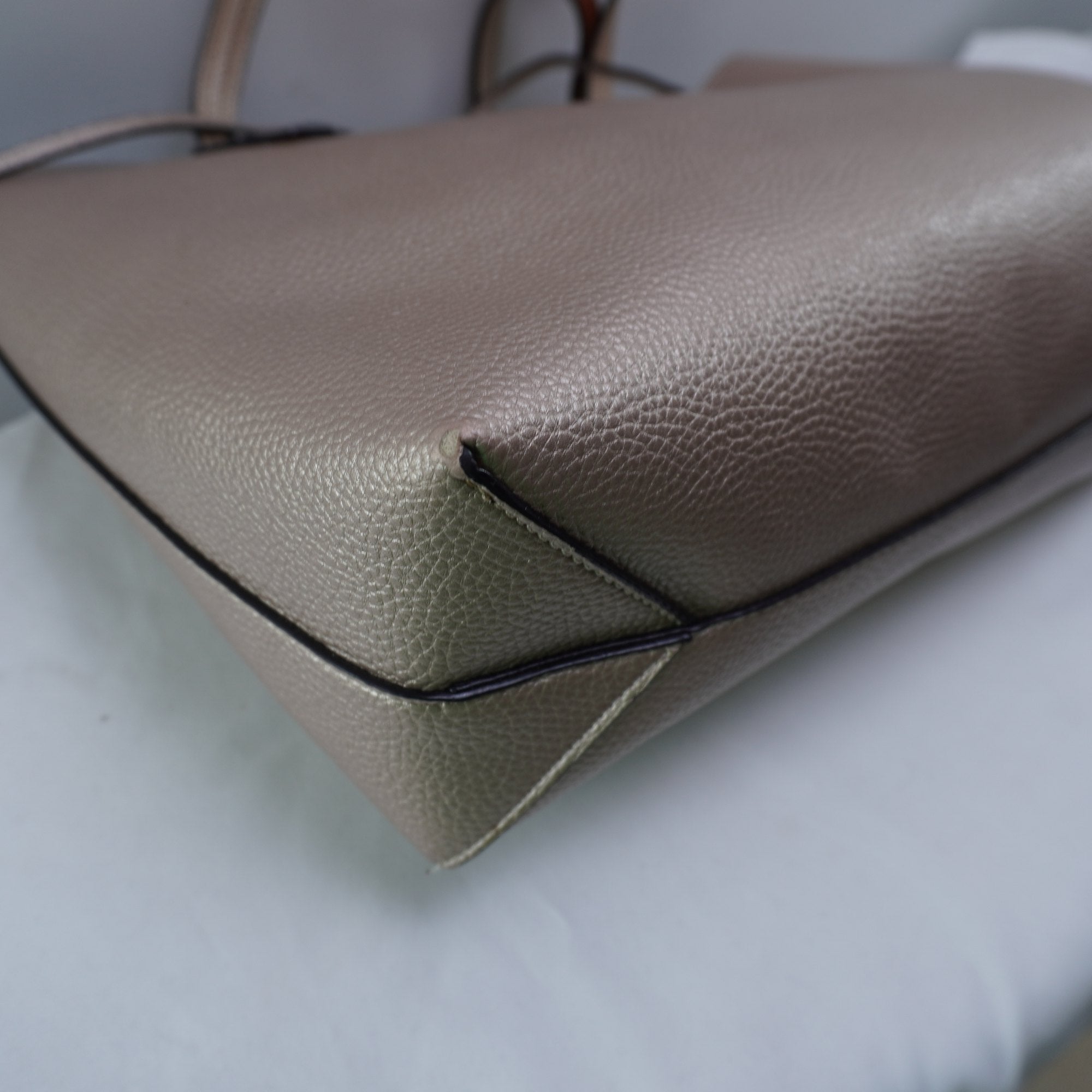 Bolso Baguette Guess para Mujer Usado - Rosa en Muy Buen Estado