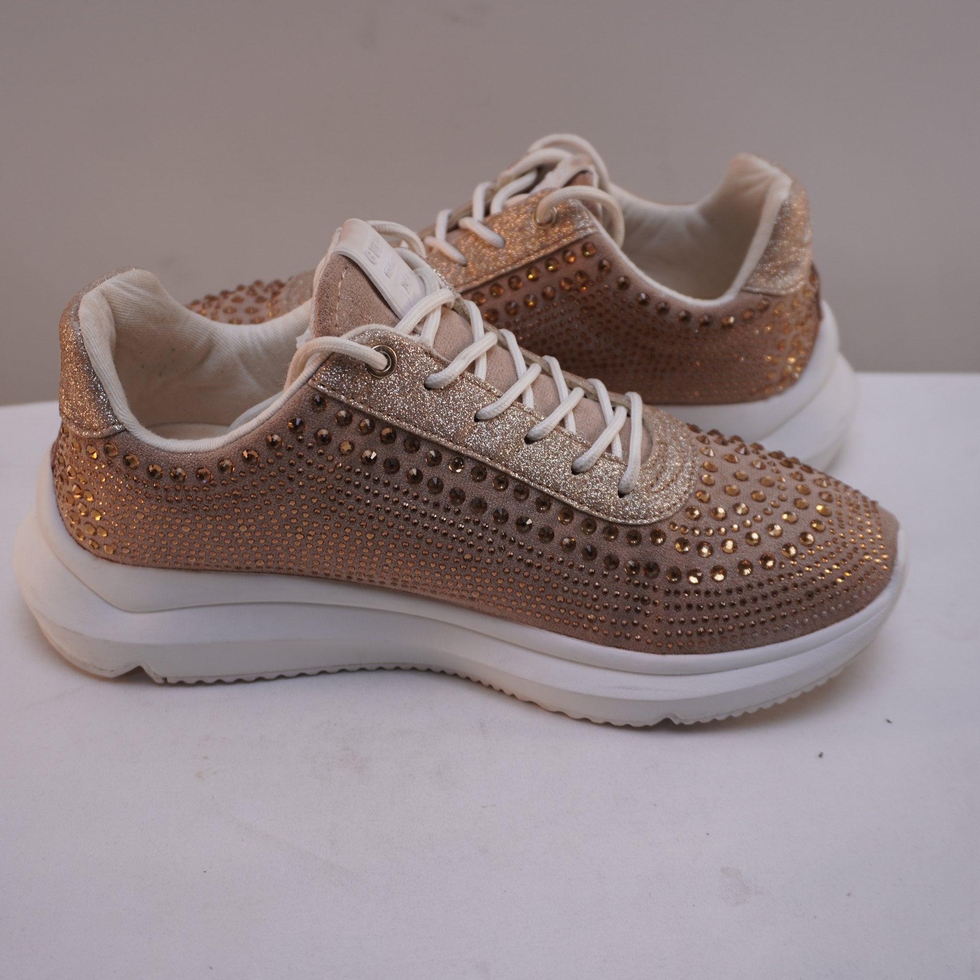 Zapatillas Guess para Mujer Usadas - Dorado, Talla 39