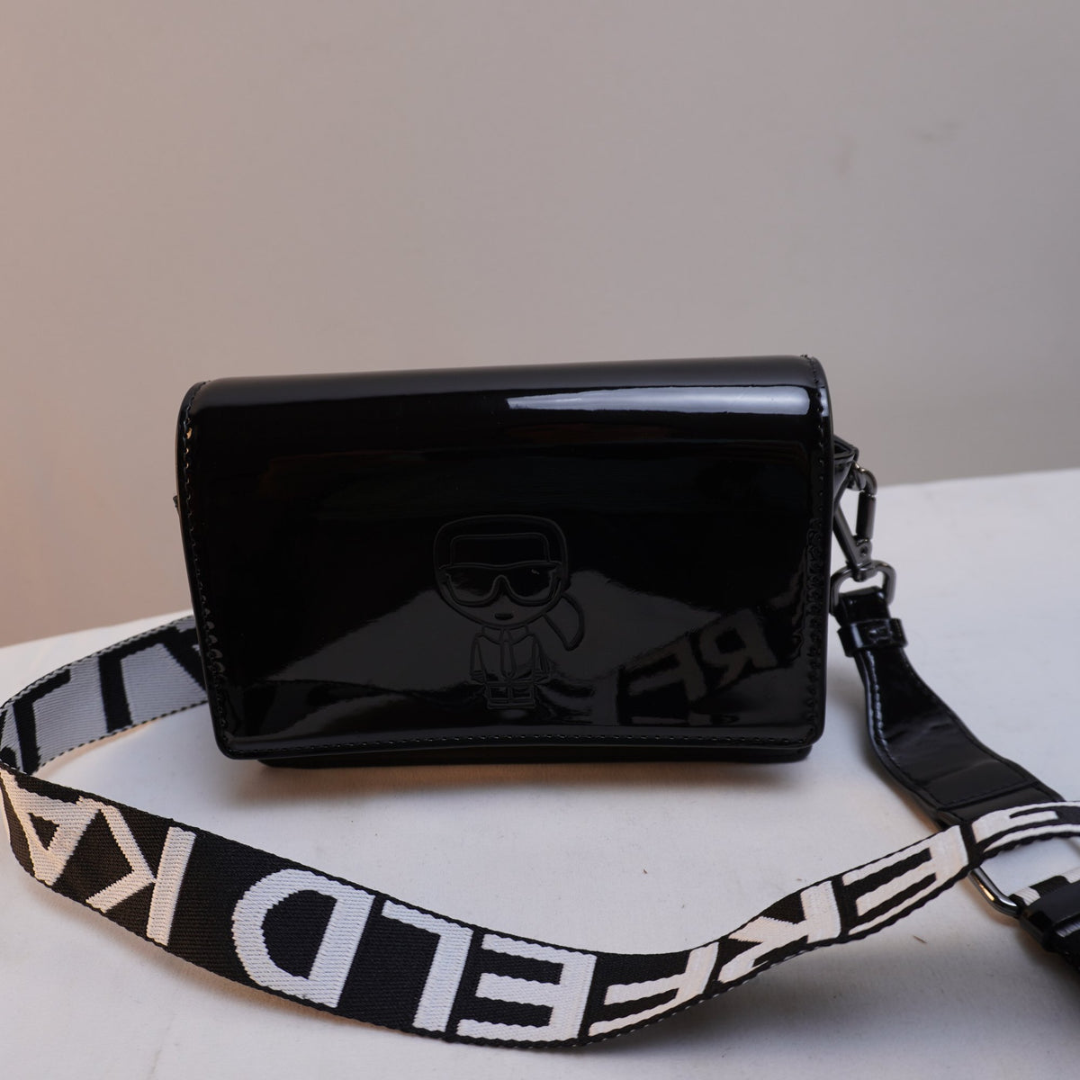 Bolso Baguette Karl Lagerfeld para Mujer Usado - Negro