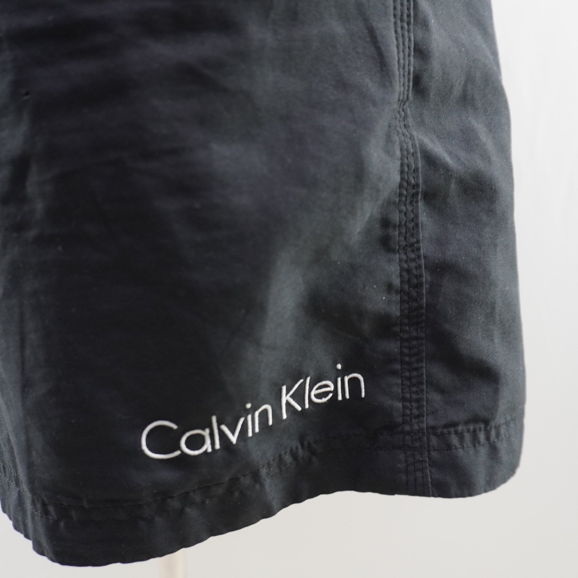 Bermudas Calvin Klein para Hombre Usadas - Negro, XL