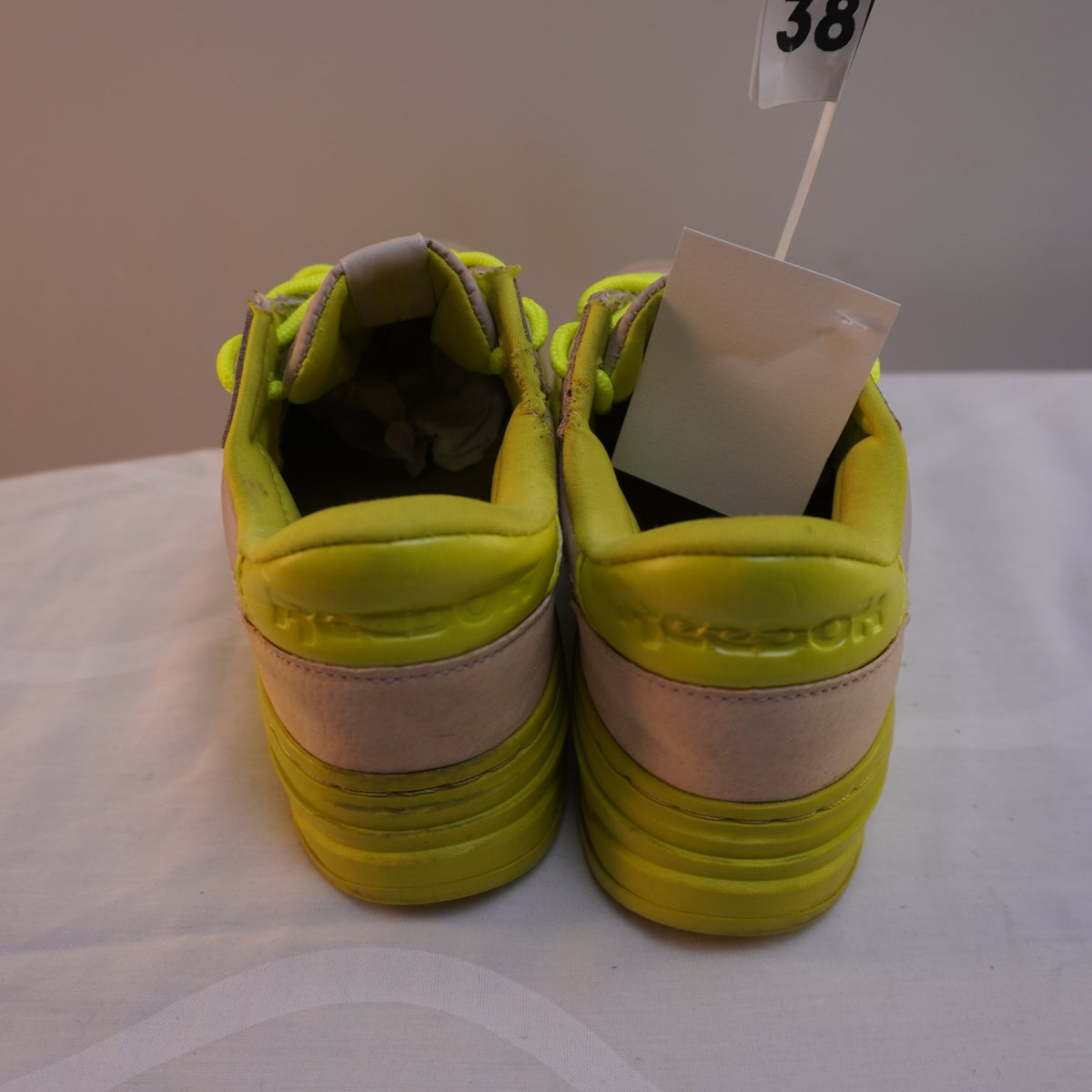 Zapatillas Reebok para Mujer Usadas - Beige, Talla 38