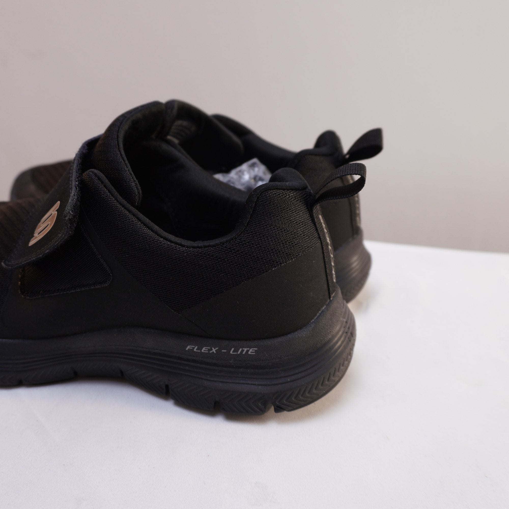 Zapatillas Skechers para Mujer Usadas - Negro, 40