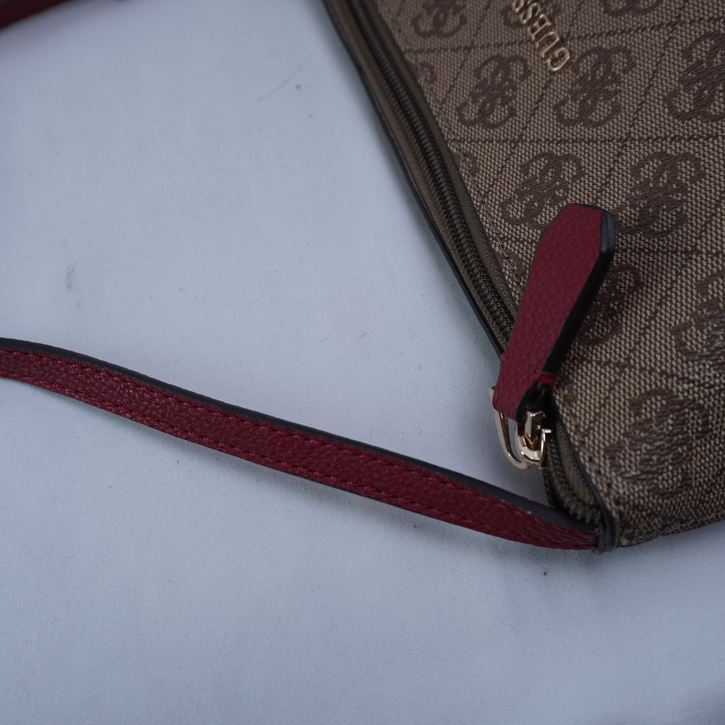 Bolso Baguette Guess para Mujer Usado - Marrón en Muy Buen Estado