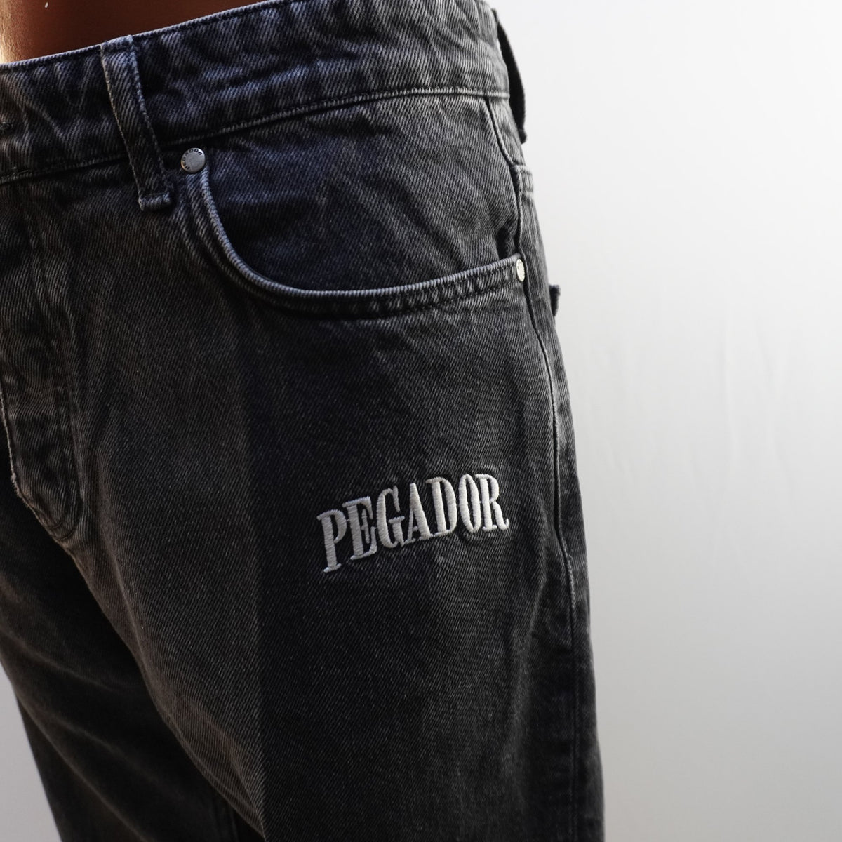 Vaqueros Pegador para Hombre Usados - Negros, L