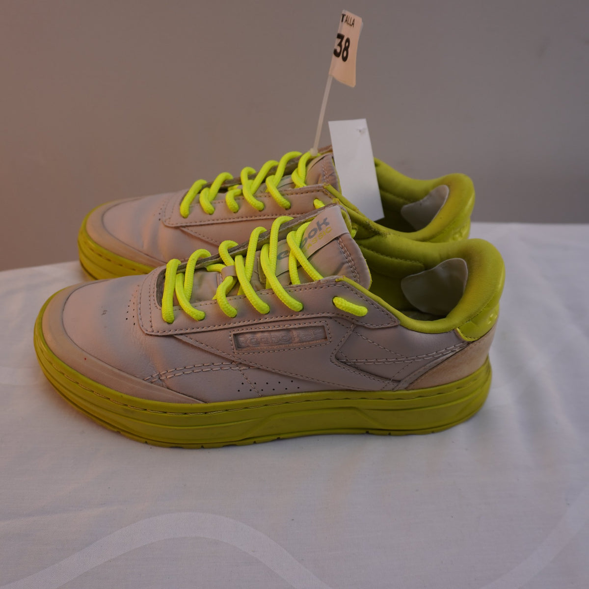 Zapatillas Reebok para Mujer Usadas - Beige, Talla 38