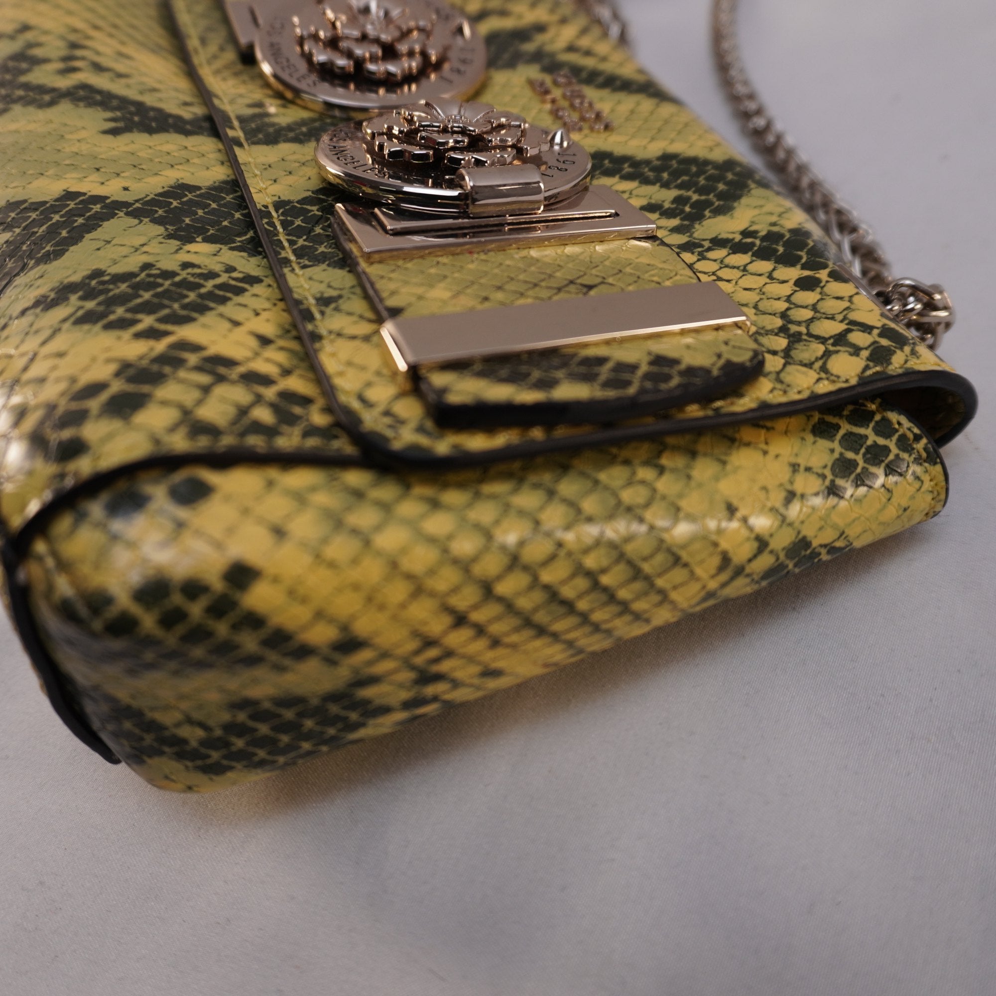 Bolso Baguette Guess para Mujeres Nuevos - Amarillo