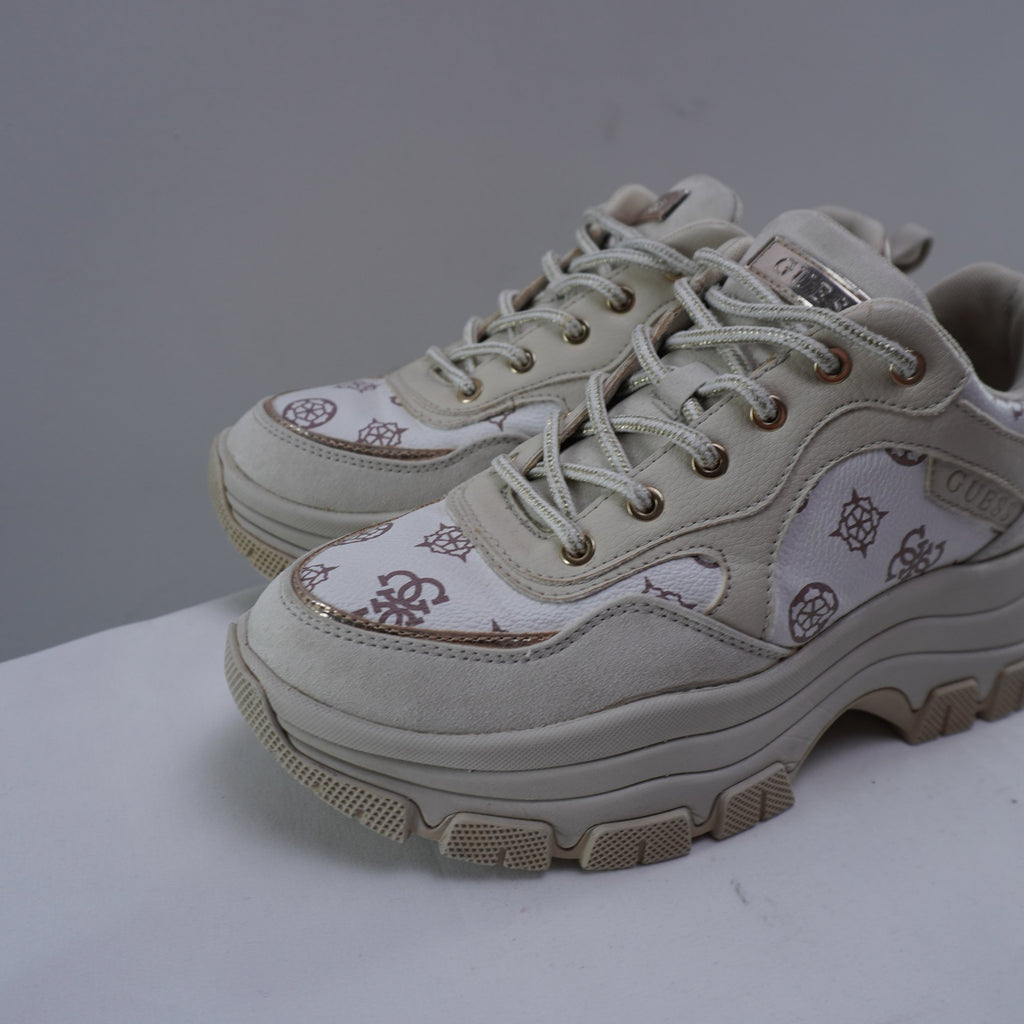 Zapatillas Guess para Mujer Usadas - Blancas, Talla 38