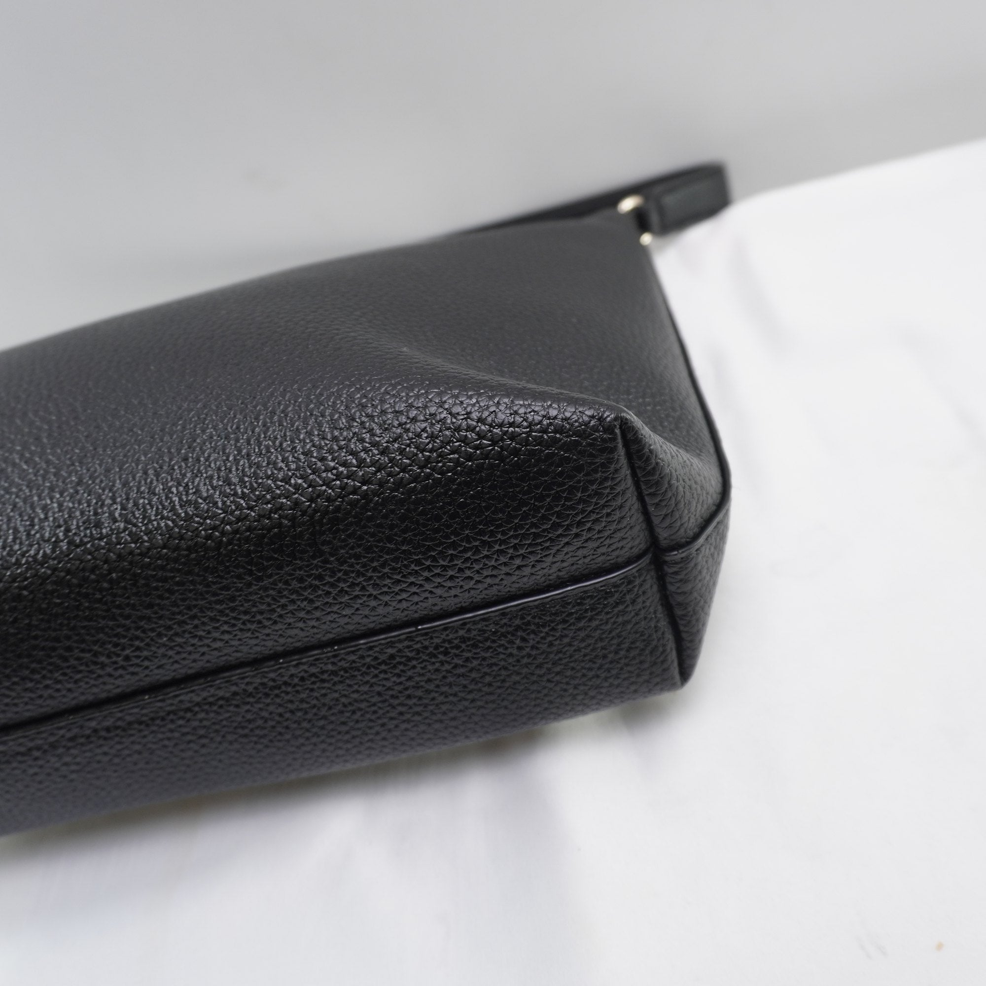 Bolso Baguette Guess para Mujer Usado - Negro en Muy Buen Estado