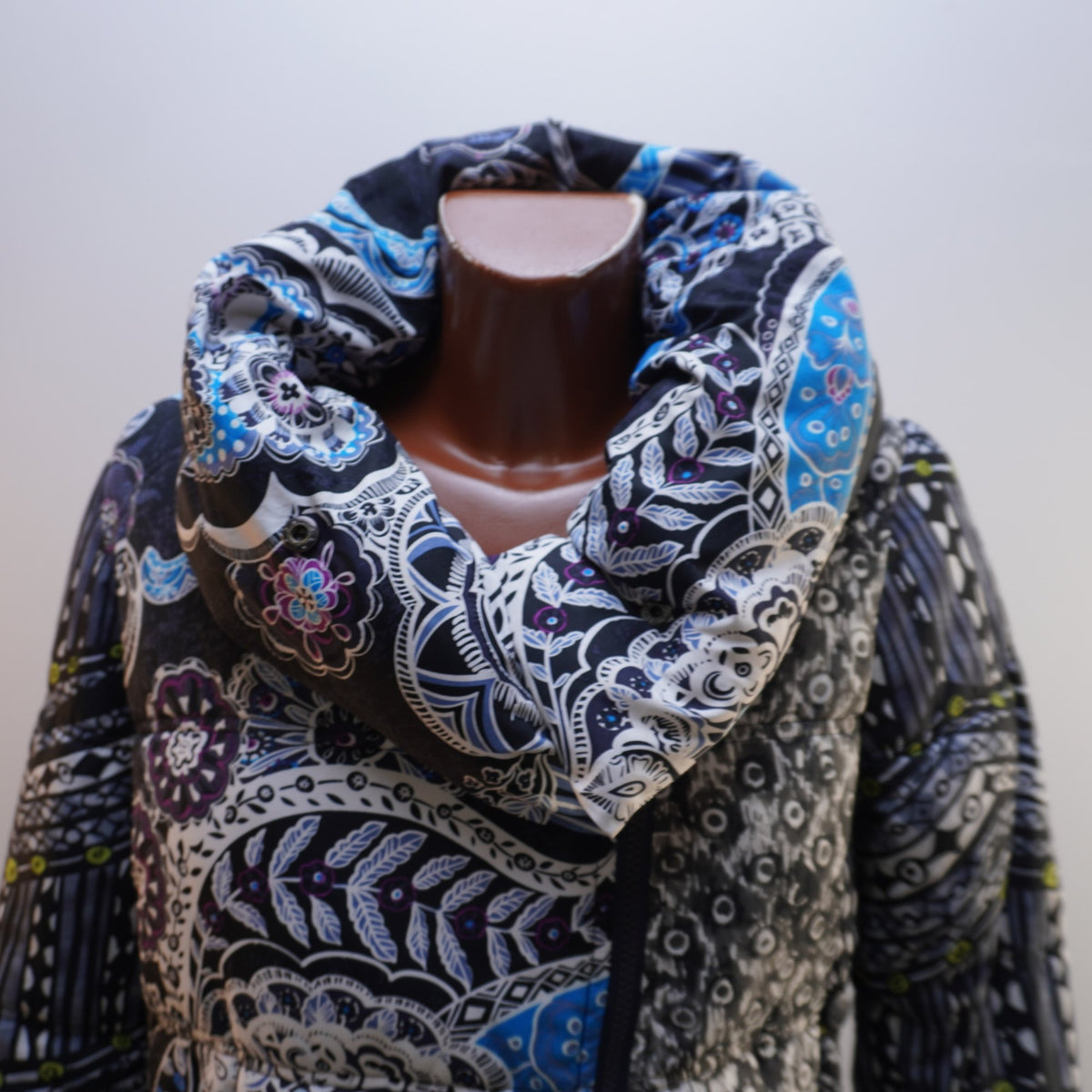 Parka Desigual para Mujer Usada - Multicolor, XL