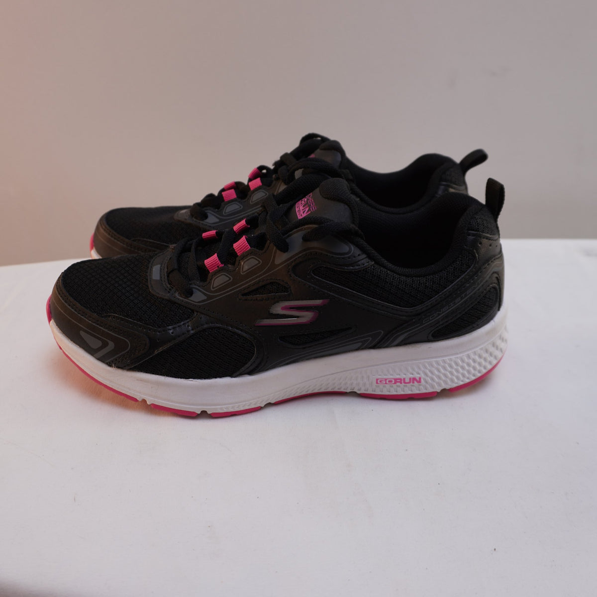 Zapatillas Skechers para Mujer Usadas - Negro, Talla 39