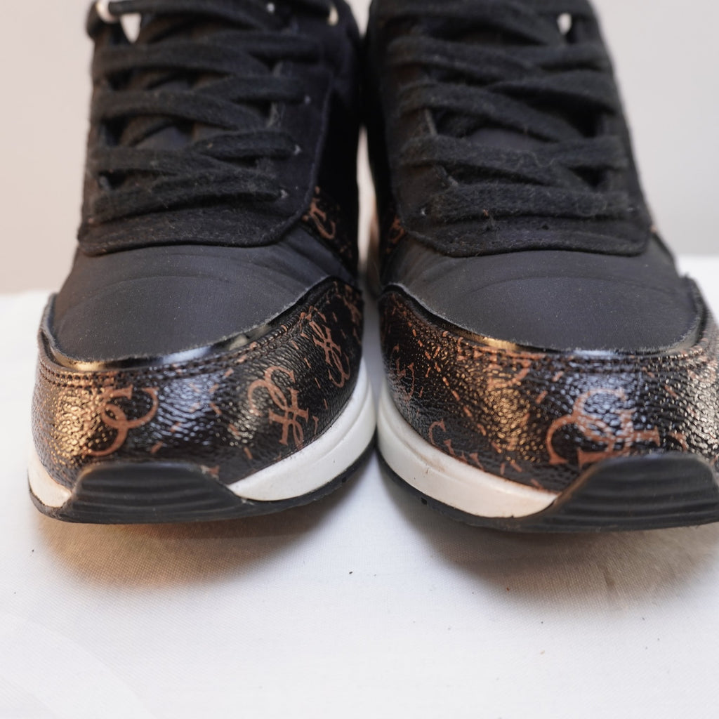 Zapatillas Guess para Mujer Usadas - Negros, Talla 39
