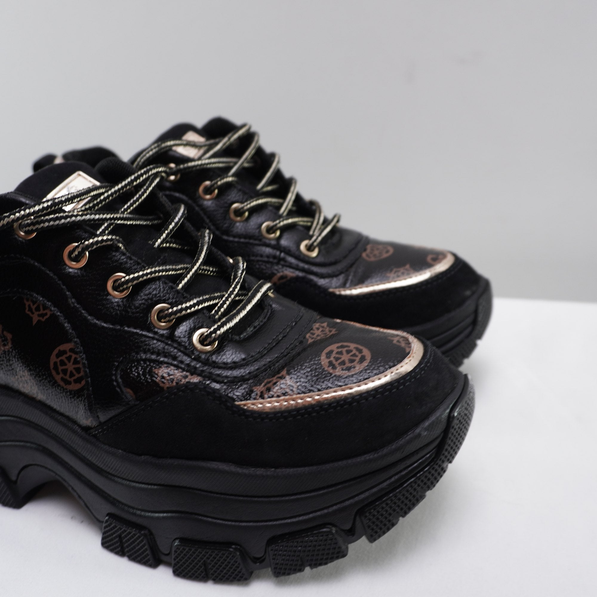 Zapatillas Guess para Mujer Usadas - Negro, 38