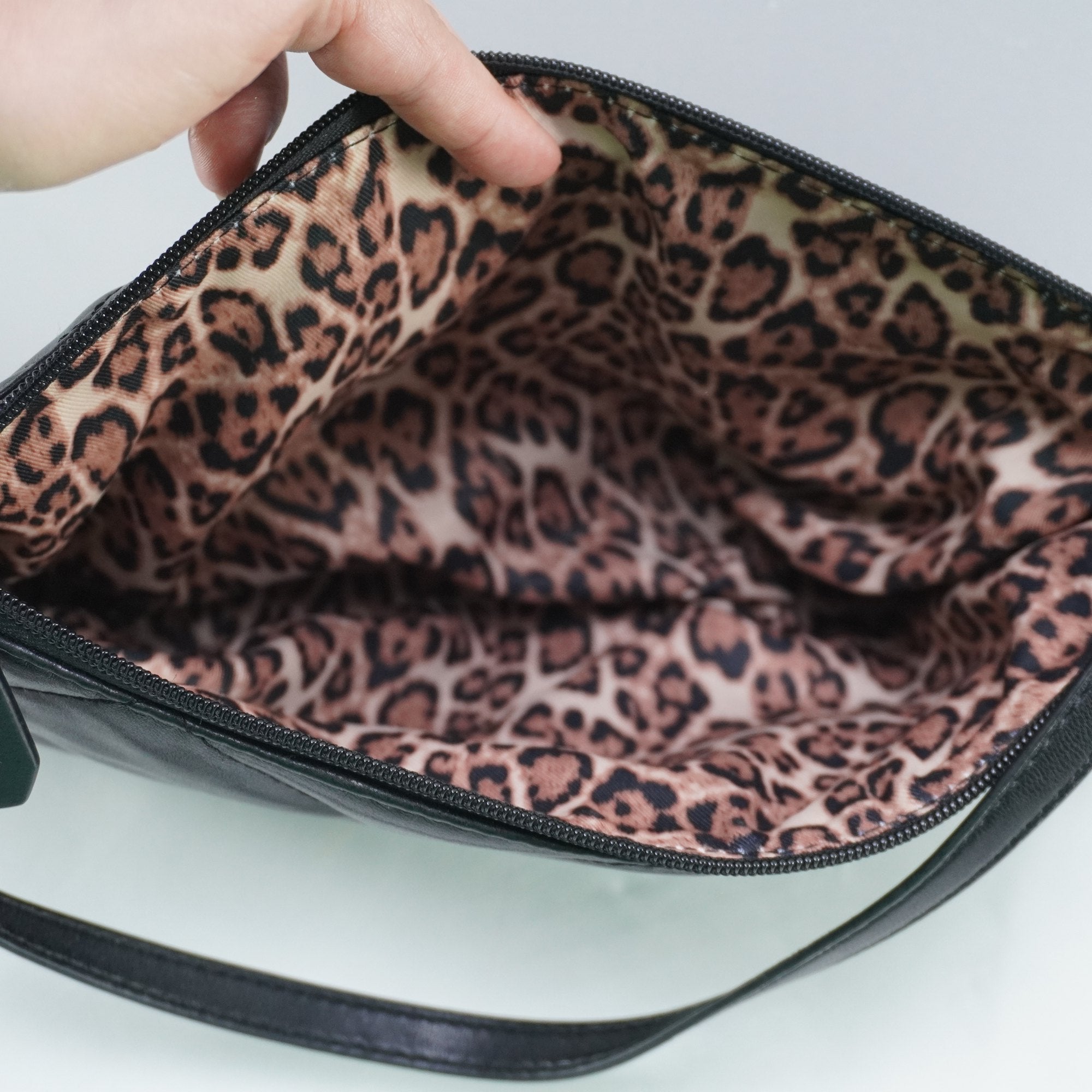 Bolso Baguette Guess para Mujer Usado - Negro, Muy Buen Estado