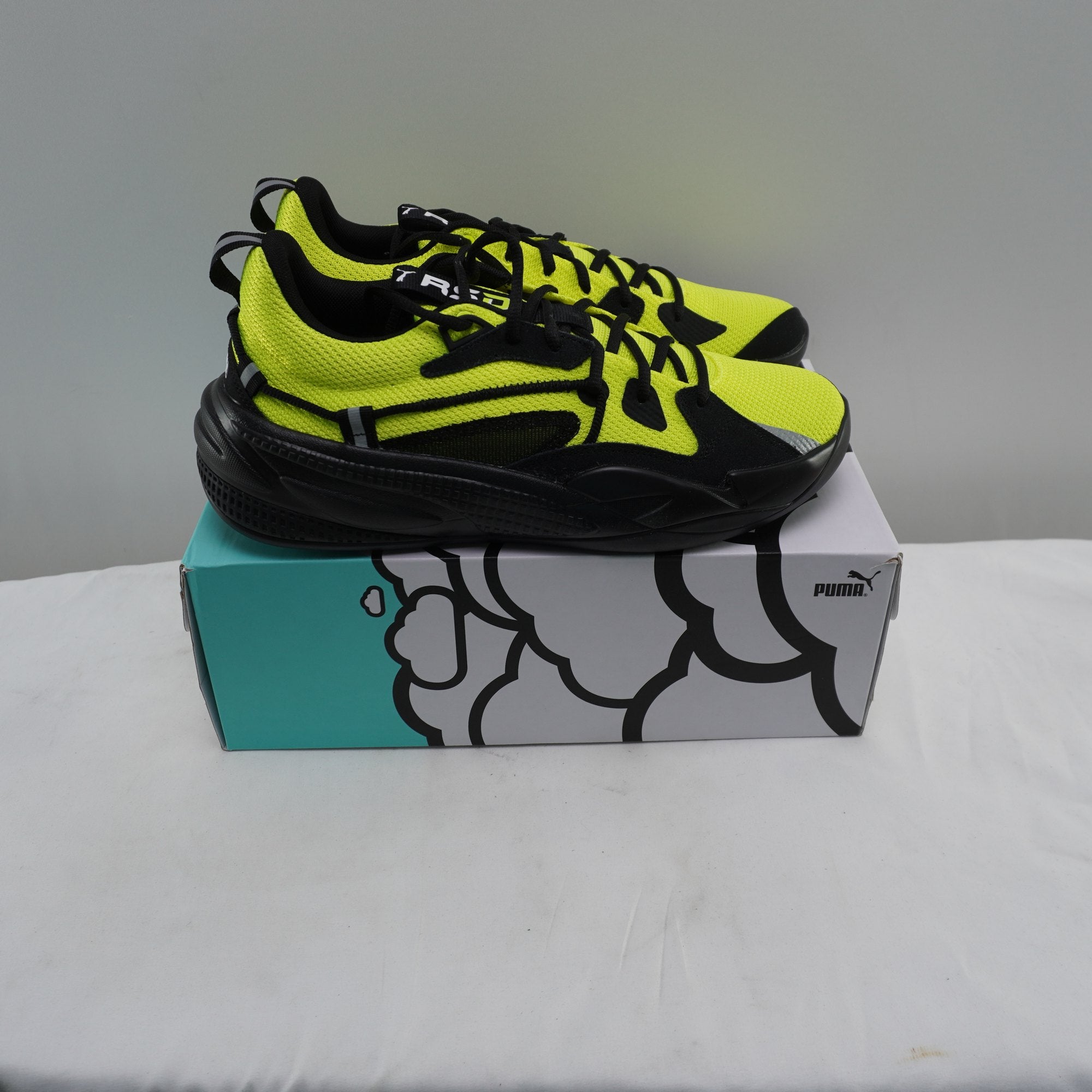 Zapatillas Amarillas para Hombre - Talla 44.5, Usadas en Buen Estado