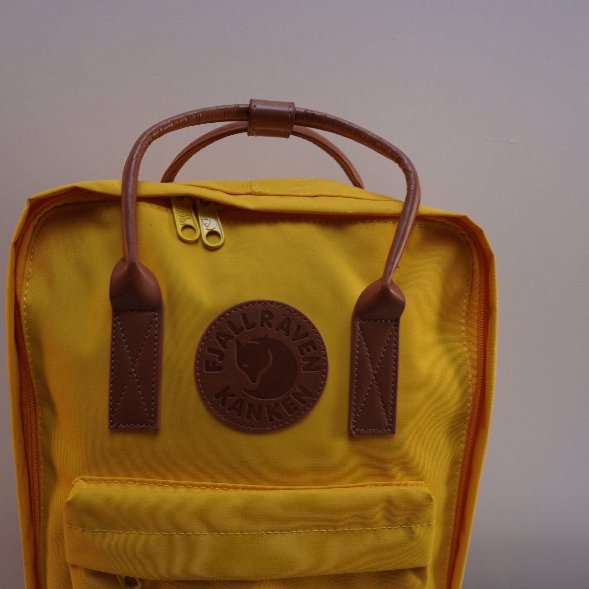 Mochila Escolar Fjallraven para Mujeres Usada - Amarillo
