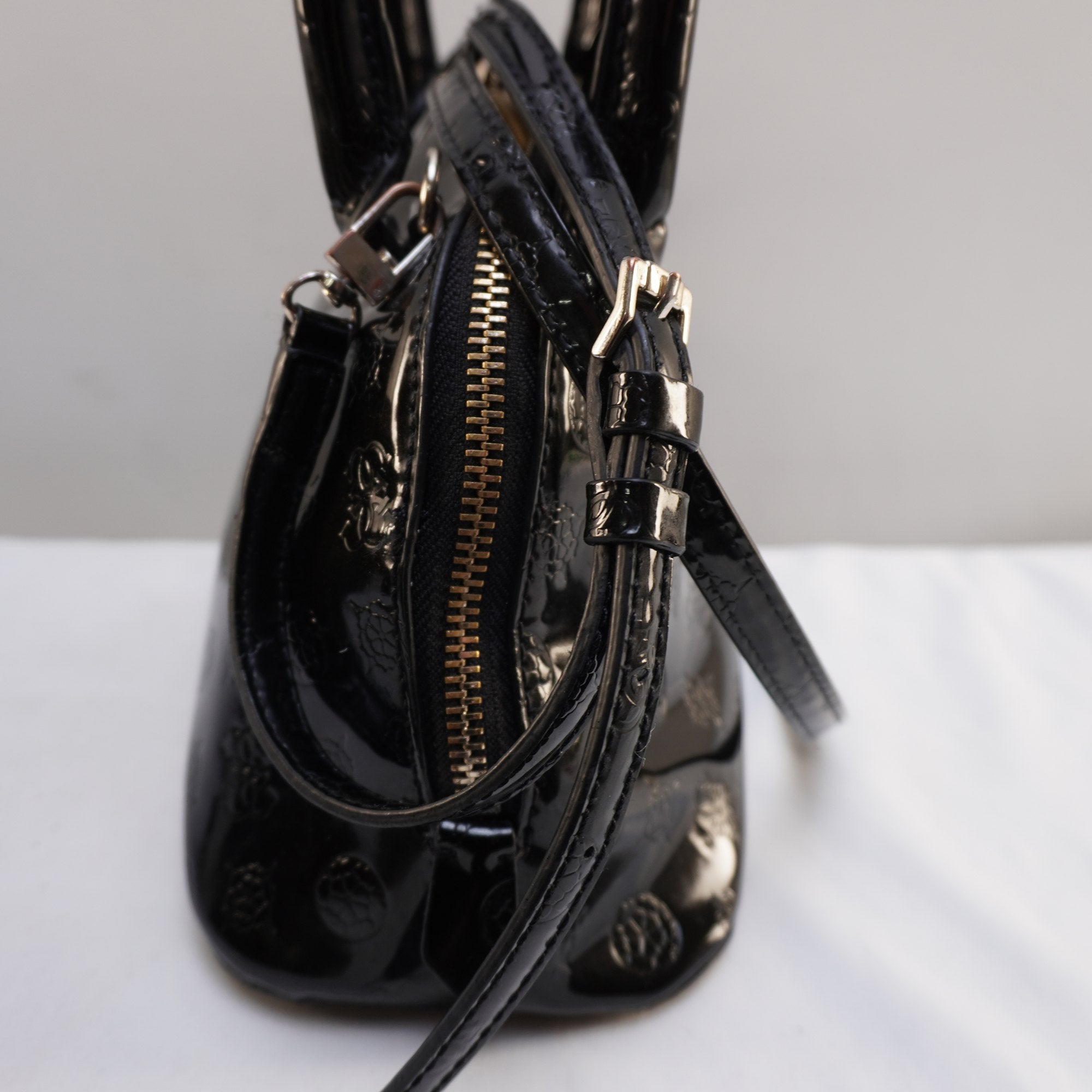 Bolso Baguette Guess para Mujer Usado - Negro en Muy Buen Estado