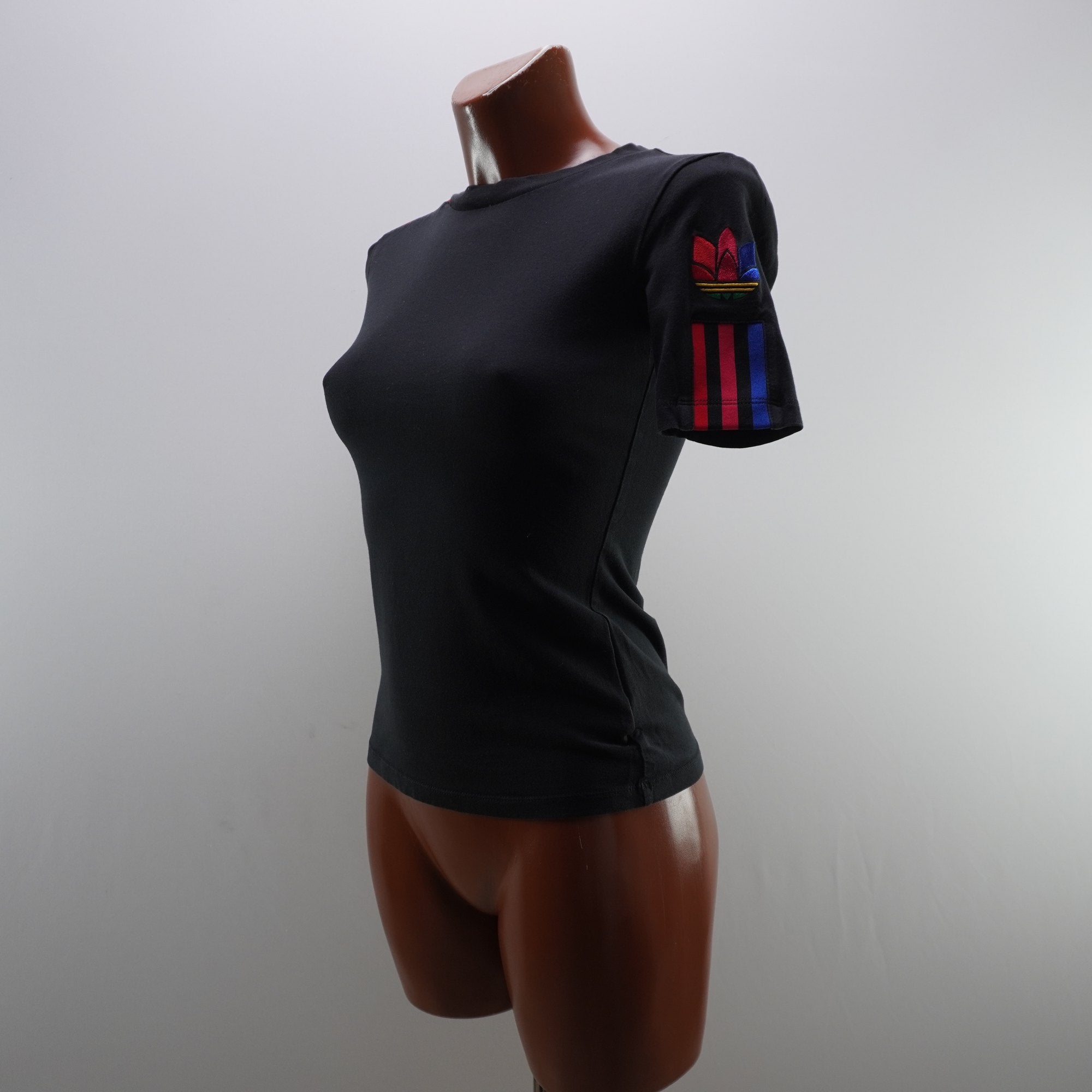 Camiseta de Manga Corta Adidas para Mujer - Negro, Talla 36, Usada en Muy Buen Estado