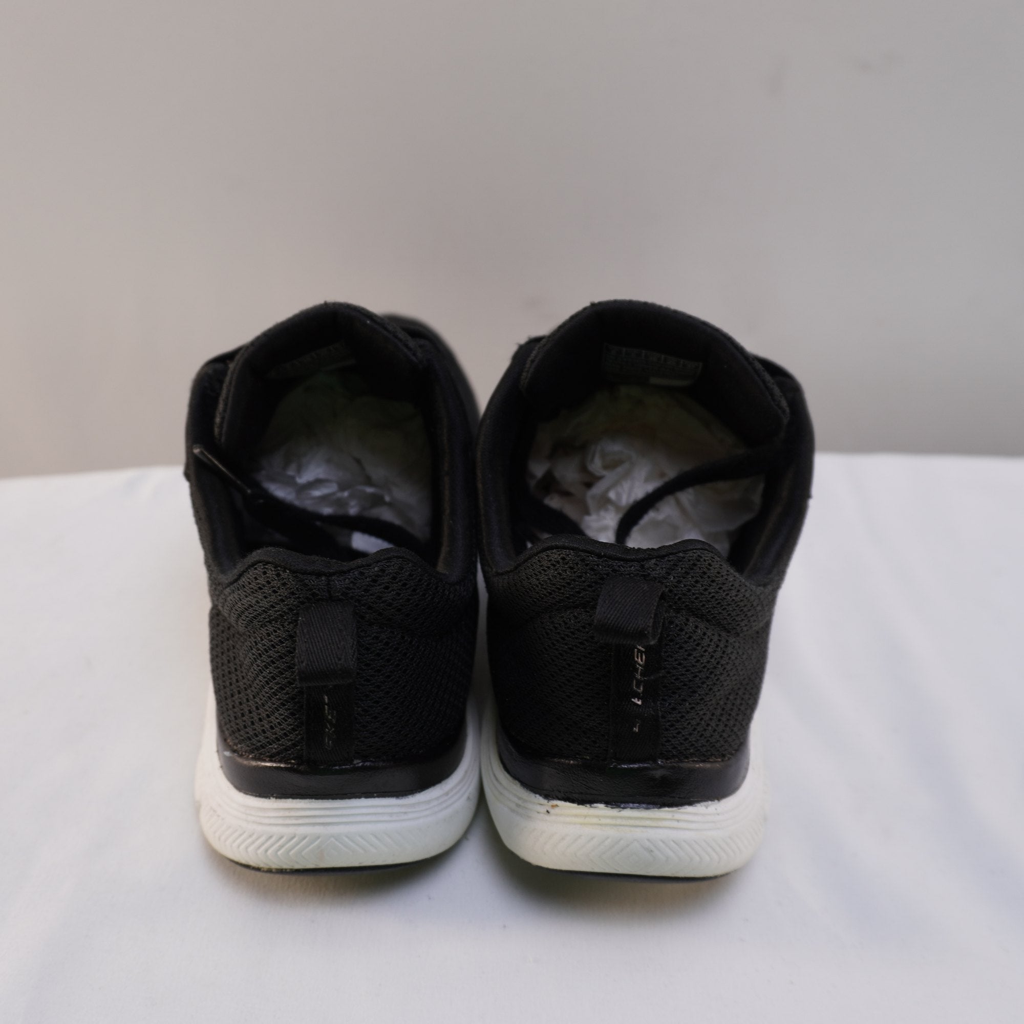 Zapatillas Skechers para Mujer Usadas - Negro, Talla 38