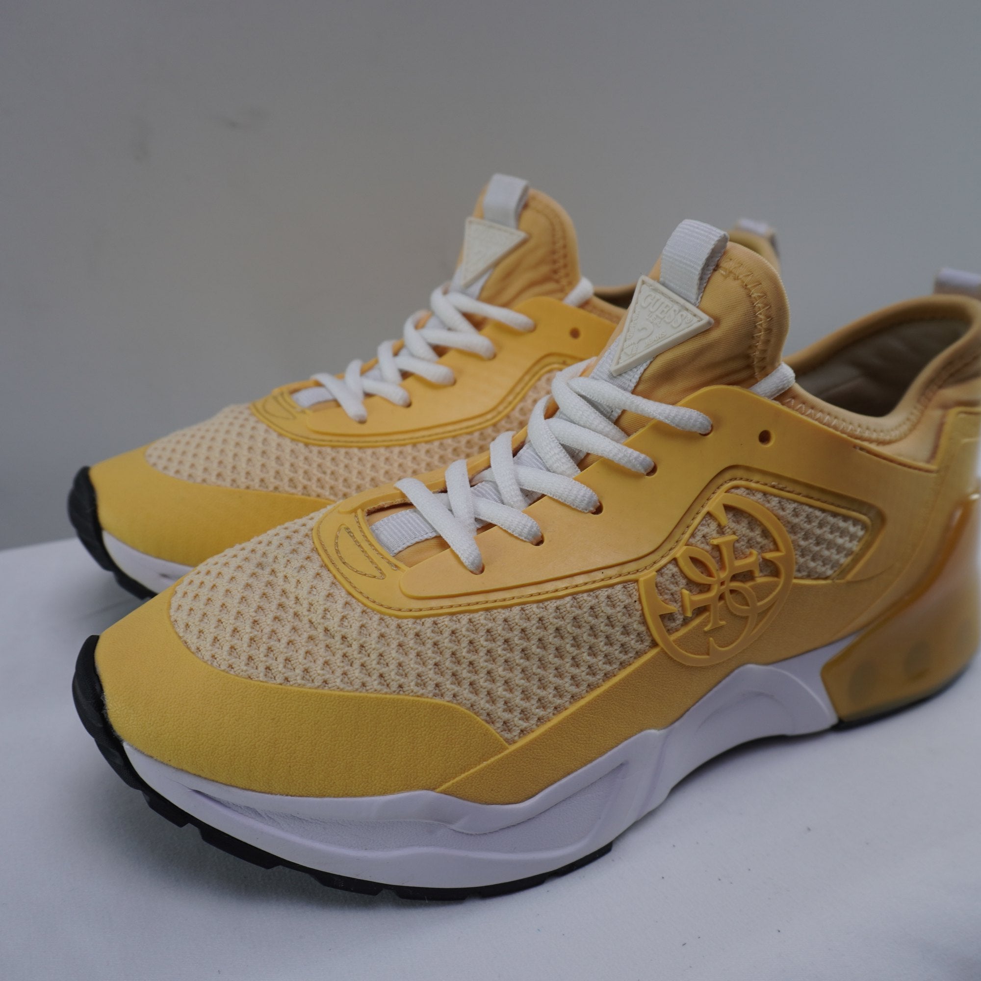 Zapatillas Guess para Mujer Usadas - Amarillo, Talla 40