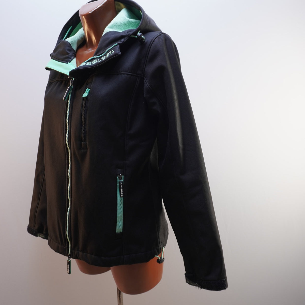 Chaqueta Deportiva Superdry para Mujer Usada - Negra, XXL