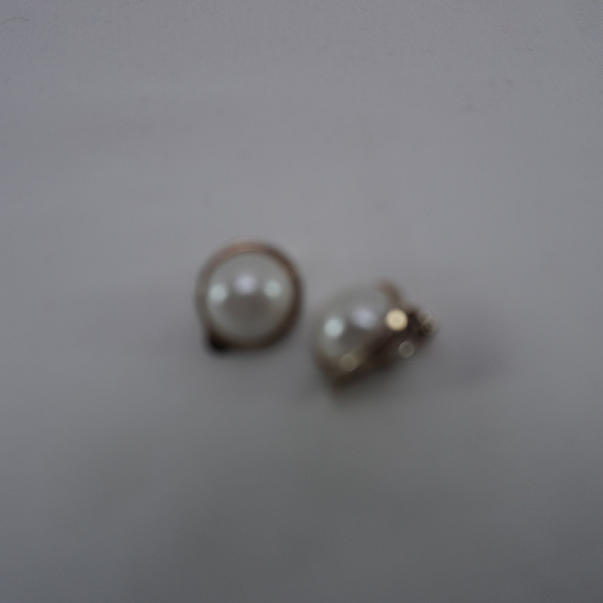 Pulsera de Goma Blanca para Mujer Usada - Satisfactoria