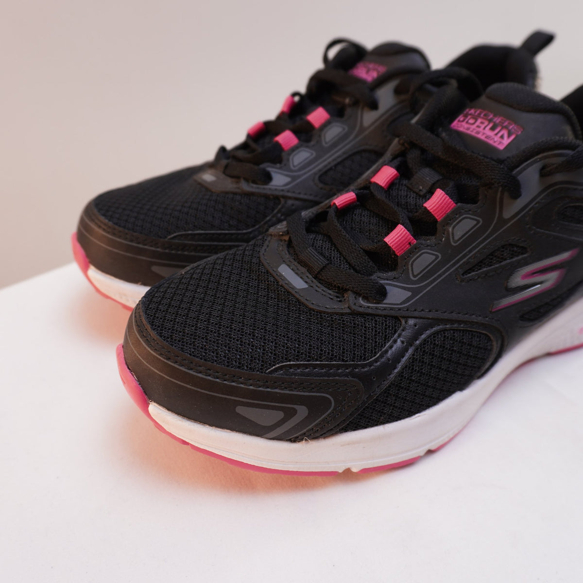 Zapatillas Skechers para Mujer Usadas - Negro, Talla 39
