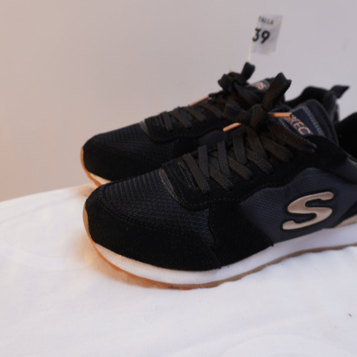Zapatillas Skechers para Mujer Usadas - Negro, 39