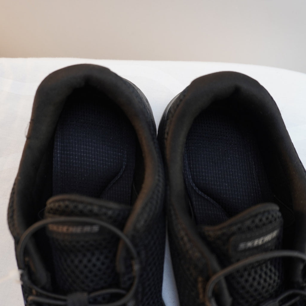 Zapatillas Skechers para Mujer Usadas - Negro, Talla 39