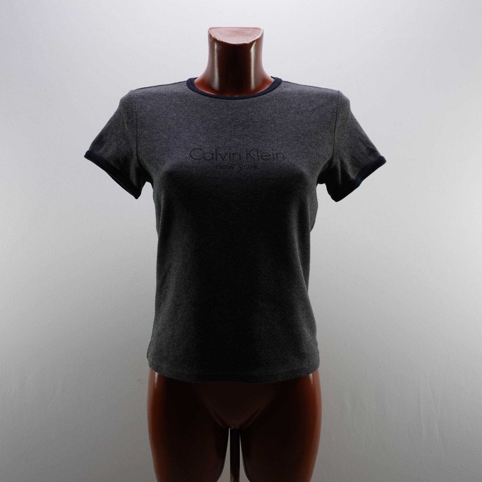 Camiseta de Manga Corta Calvin Klein para Mujer Usada - Gris, S