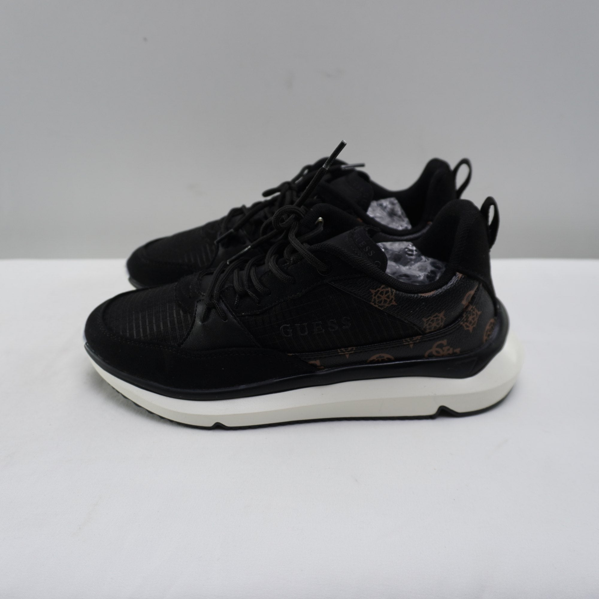 Zapatillas Guess para Mujer Usadas - Negro, Talla 39
