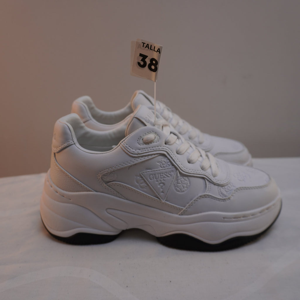 Zapatillas Guess para Mujer Nuevas - Blancas, Talla 38