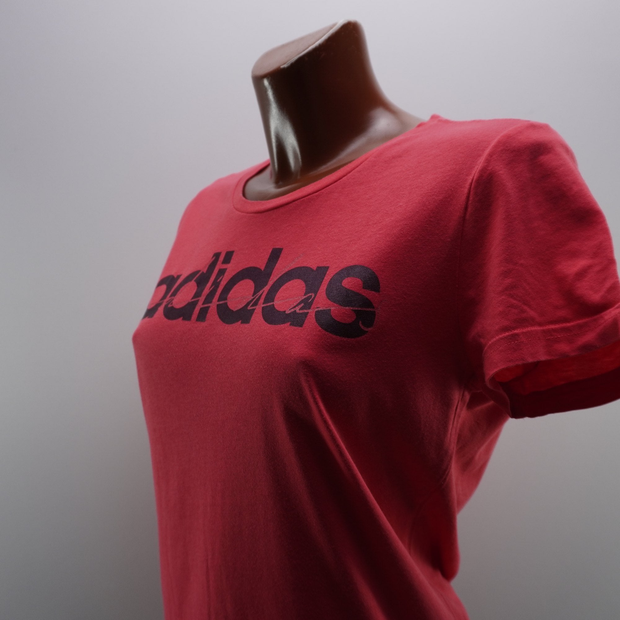Camiseta de Manga Corta Adidas para Mujer - Roja, M, Usada en Muy Buen Estado