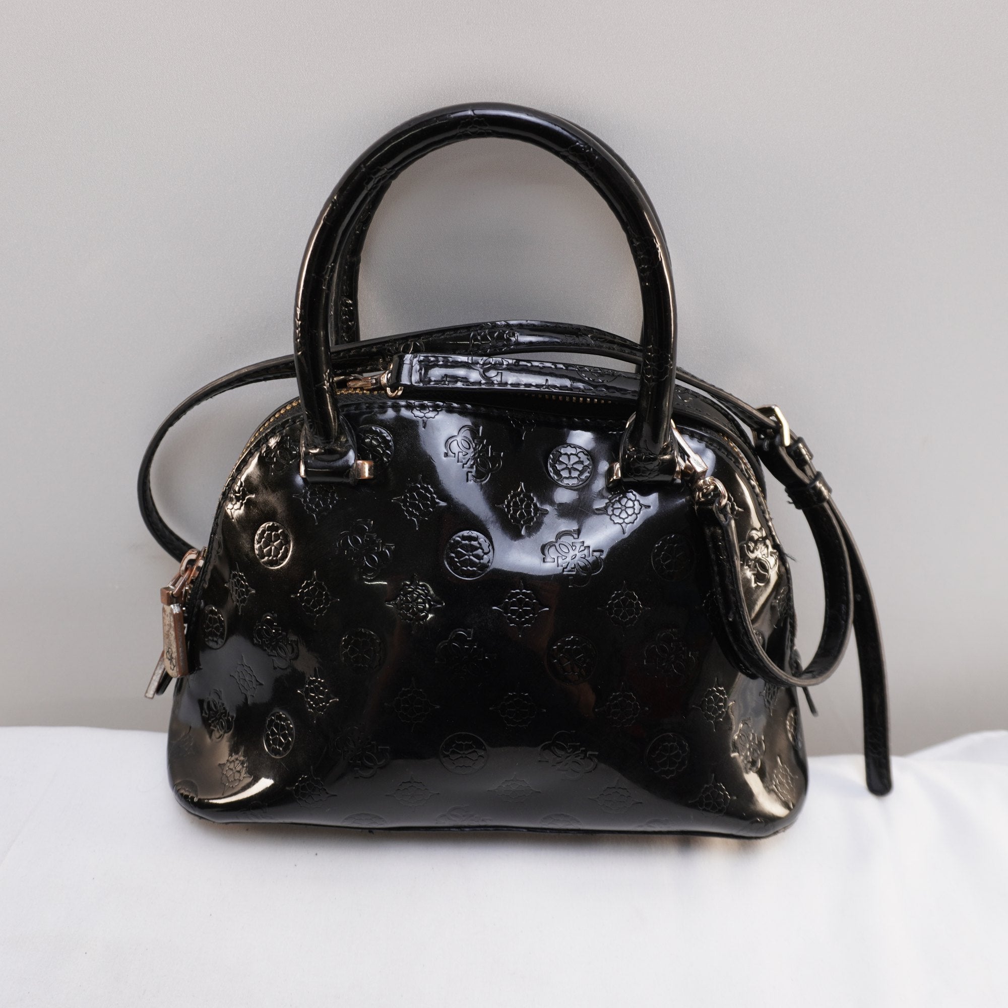 Bolso Baguette Guess para Mujer Usado - Negro en Muy Buen Estado