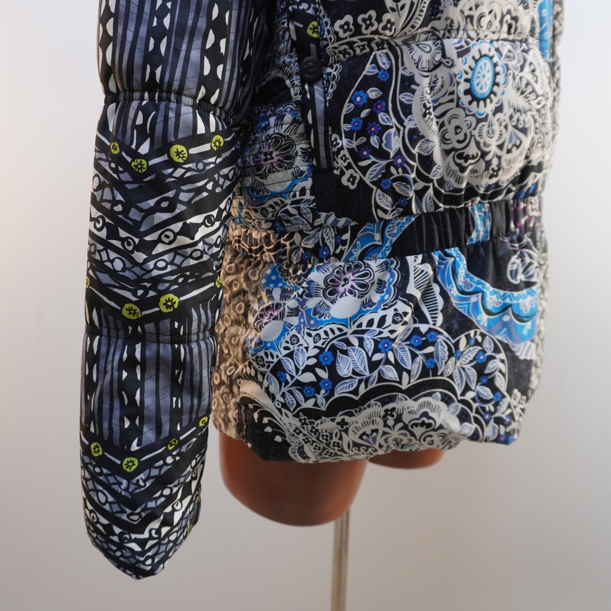 Parka Desigual para Mujer Usada - Multicolor, XL