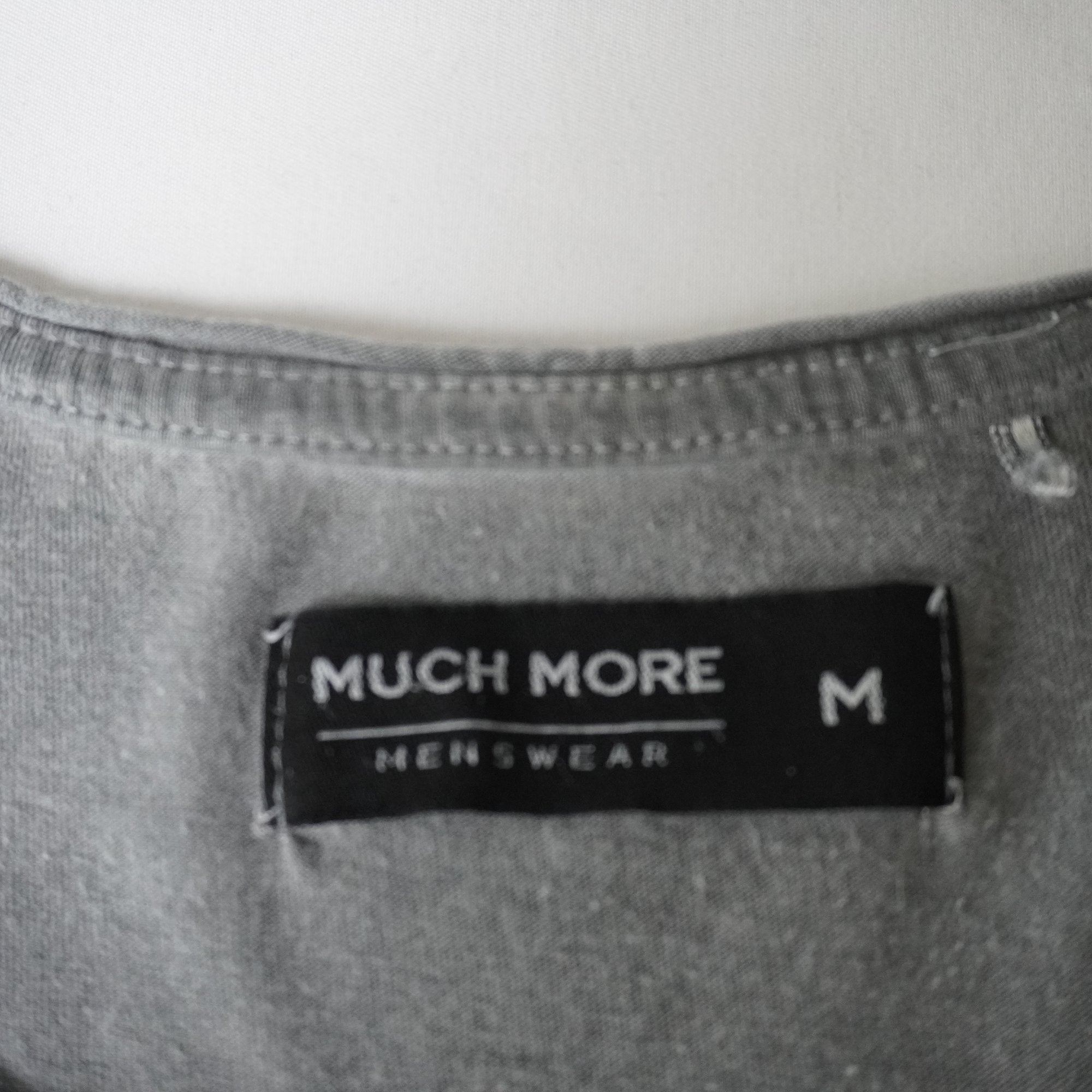 Camiseta de Manga Corta Much More para Hombre Usada - Gris, M