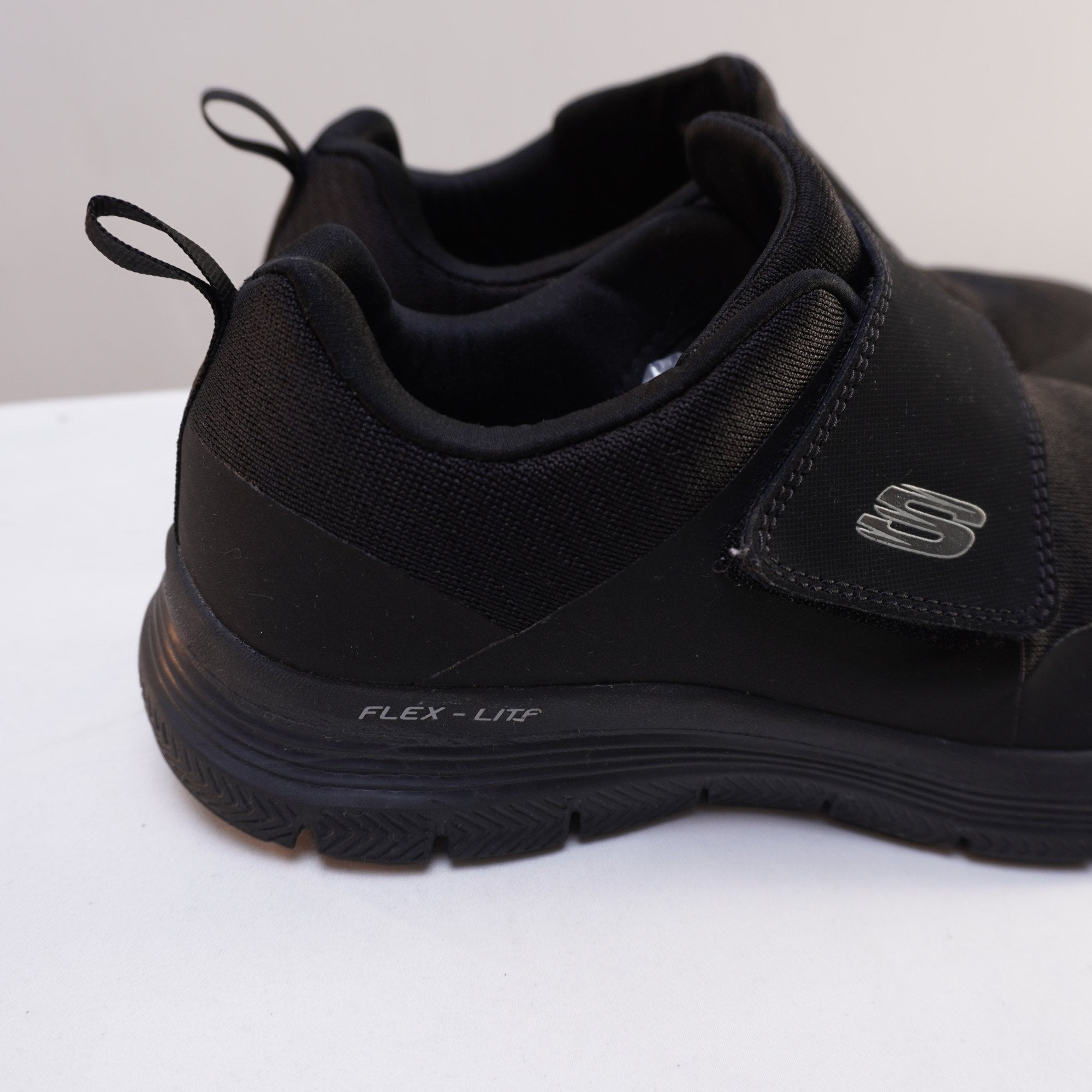 Zapatillas Skechers para Mujer Usadas - Negro, 40