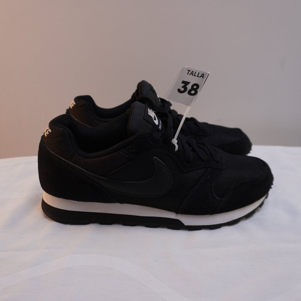 Zapatillas Nike para Mujer Usadas - Negro, Talla 38