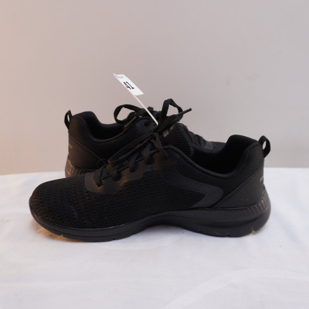 Zapatillas Skechers para Mujer Usadas - Negro, 41