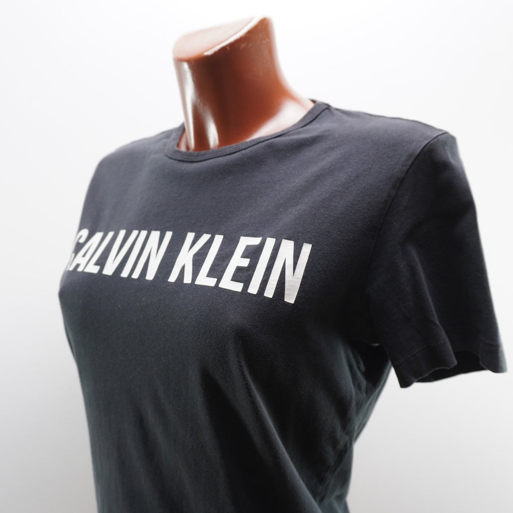 Camiseta de Manga Corta Calvin Klein para Mujer Usada - Negra, S