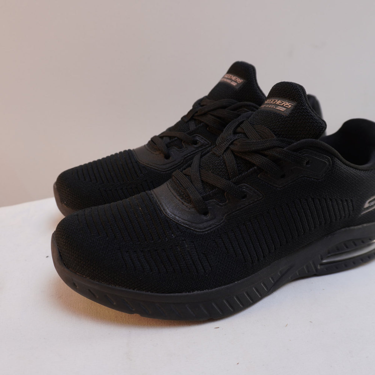Zapatillas Skechers para Mujer Usadas - Negro, 38.5