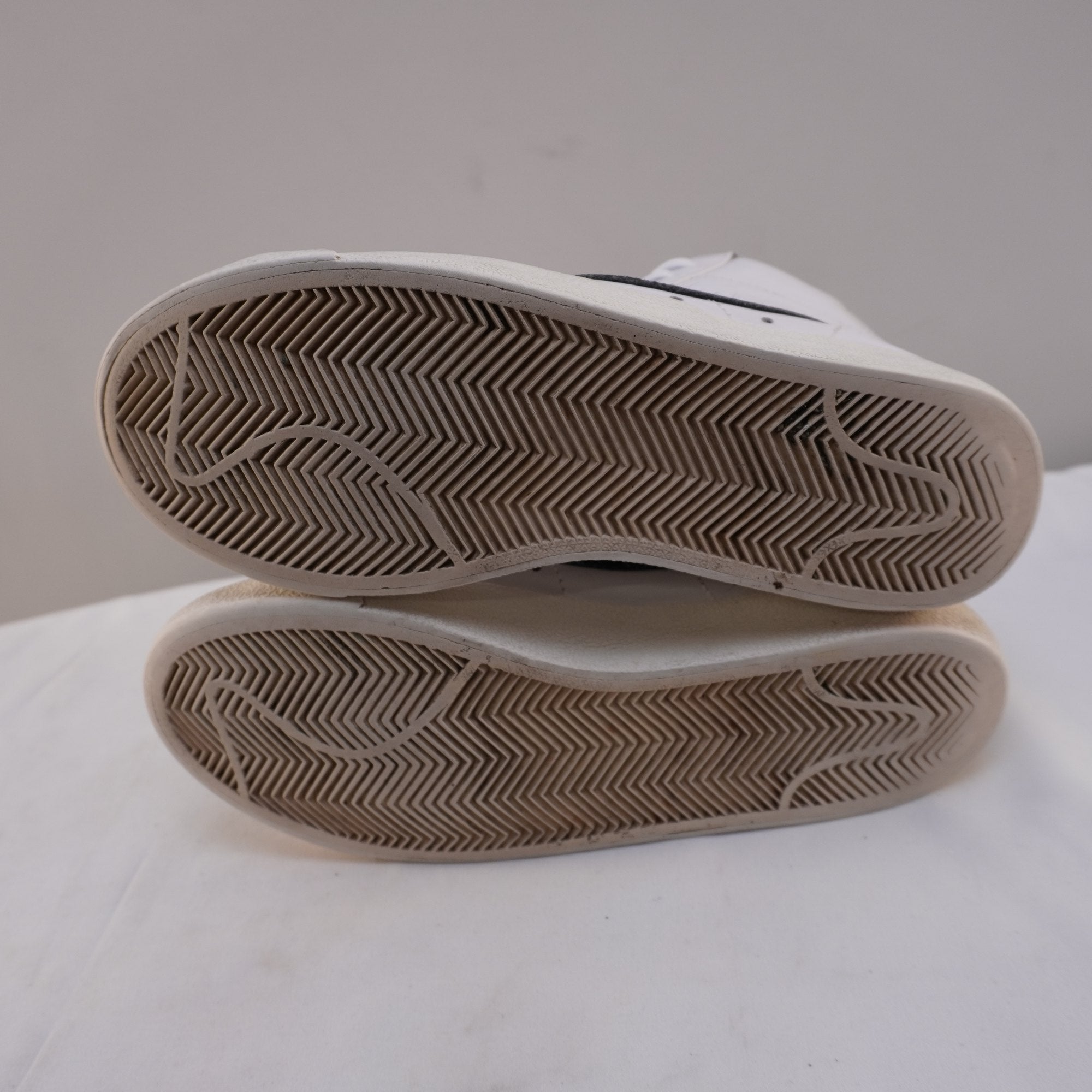 Zapatillas Nike para Mujeres Usadas - Blancas, Talla 38