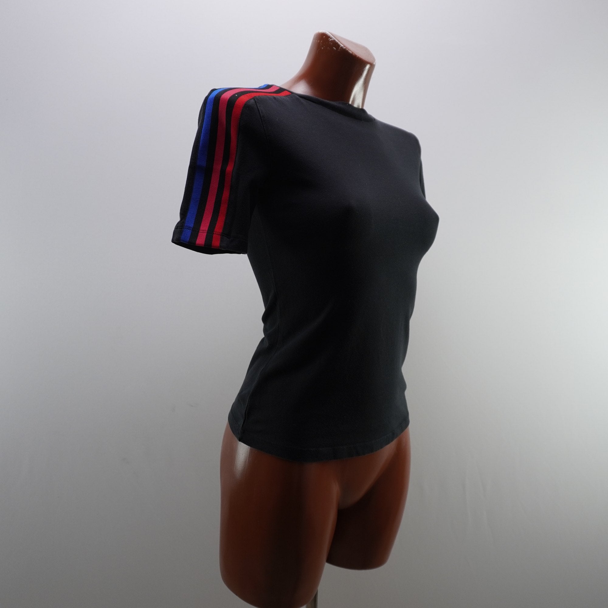 Camiseta de Manga Corta Adidas para Mujer - Negro, Talla 36, Usada en Muy Buen Estado
