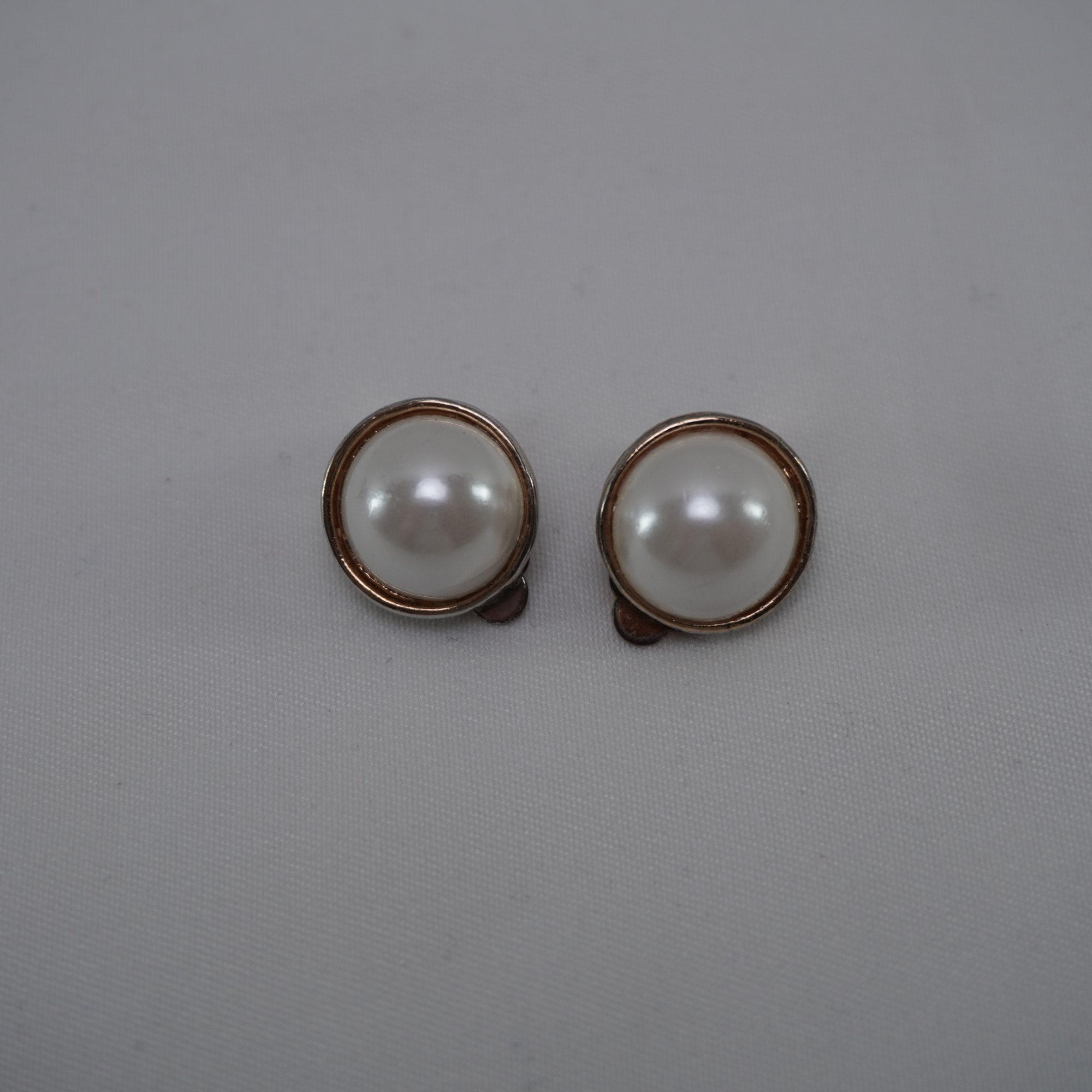 Pulsera de Goma Blanca para Mujer Usada - Satisfactoria