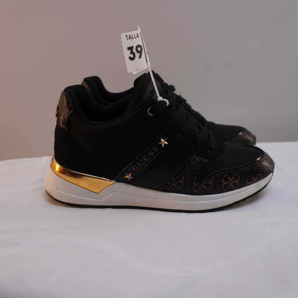 Zapatillas Guess para Mujer Usadas - Negros, Talla 39
