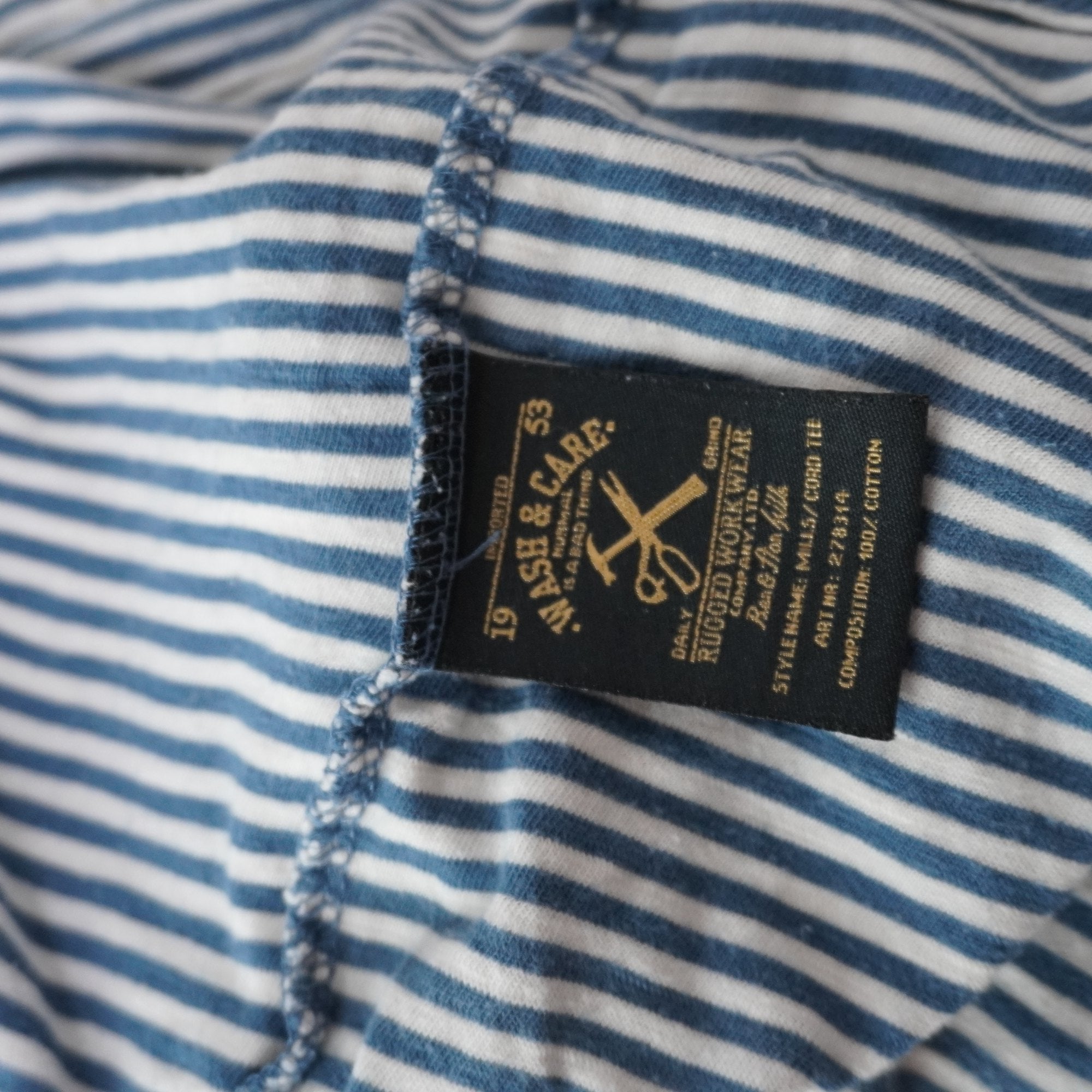 Camiseta de Manga Corta Apparel para Hombre Usada - Azul, L
