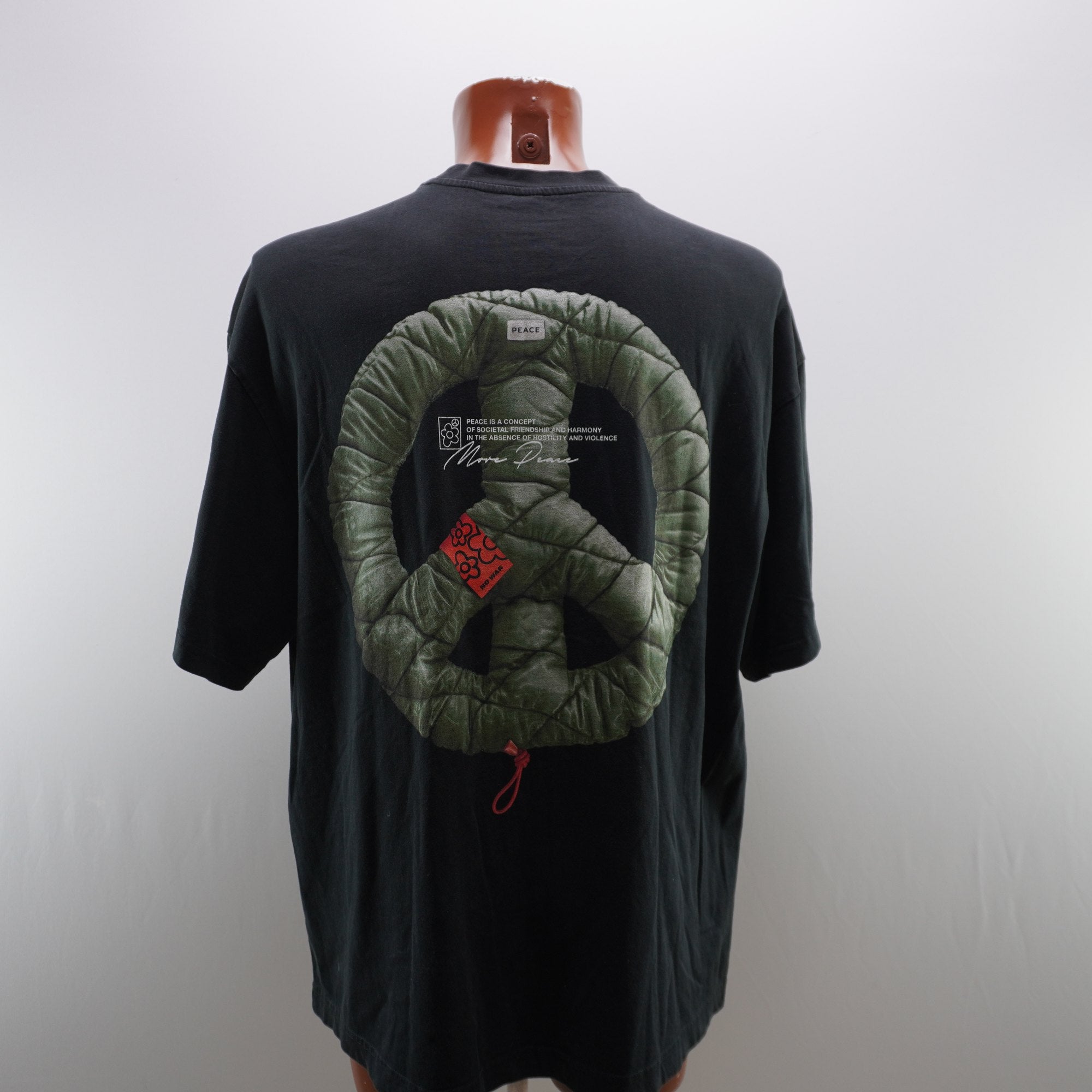 Camiseta de Manga Corta Upscale para Hombre Usada - Negra, XL