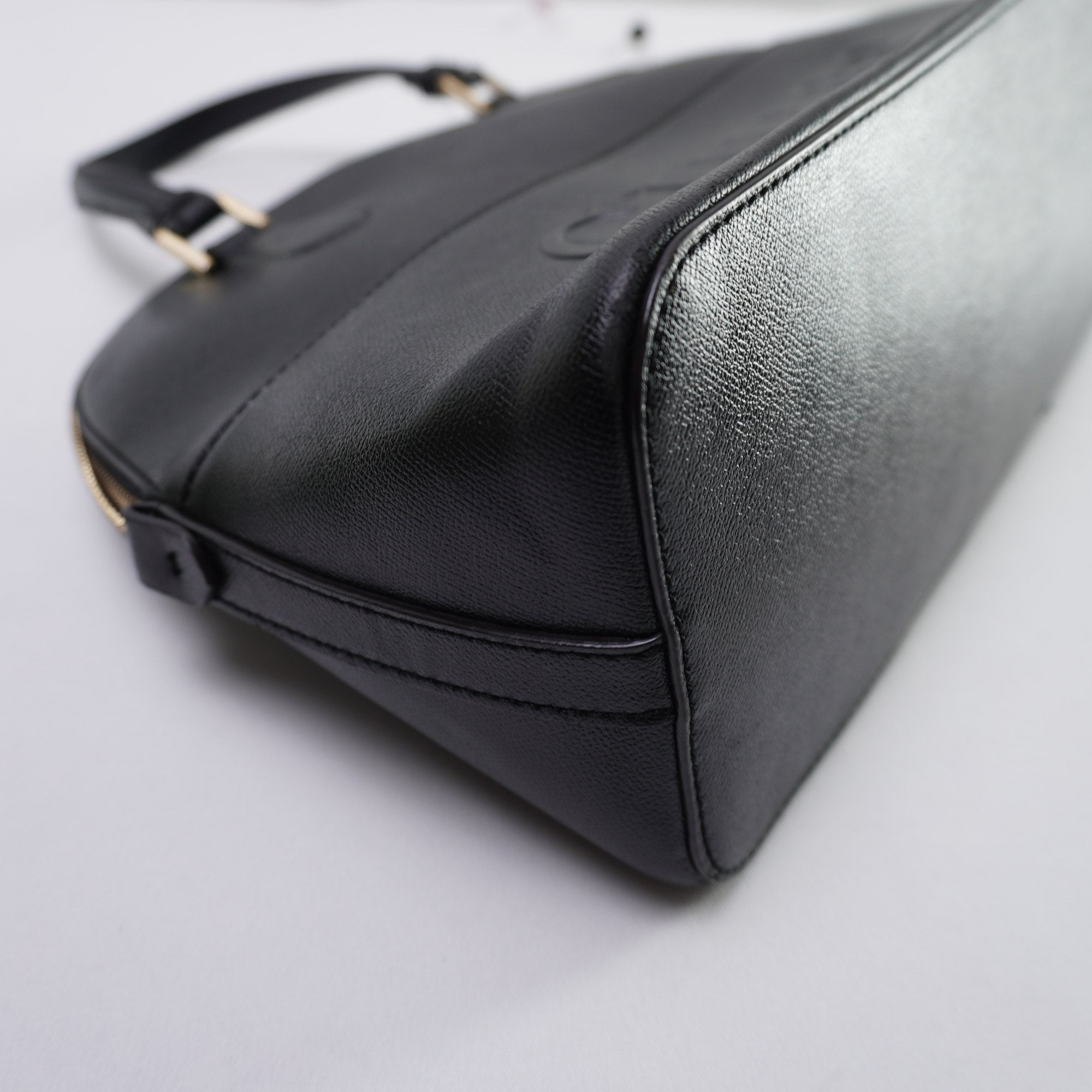 Bolso Baguette Guess para Mujer Usado - Negro en Muy Buen Estado